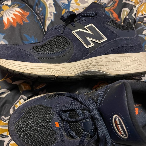 New Balance 2002r - Picture 2 of 5